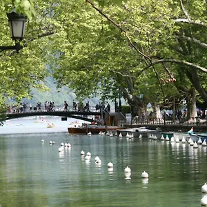 https://le-panoramique-appartement-face-au-lac.hotels-rhonealpes.com